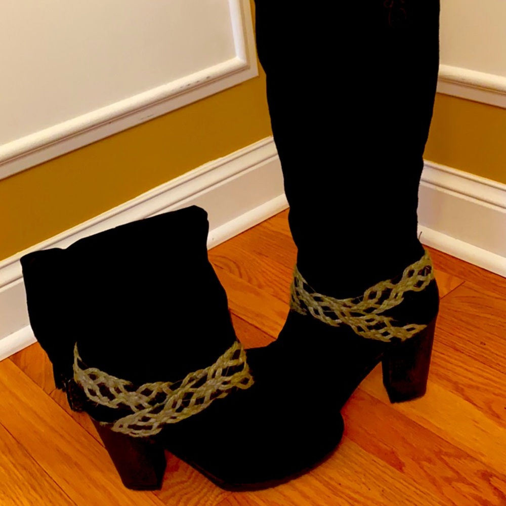 knee high suede boots in perfect condition. 
Running big- go to size 8.